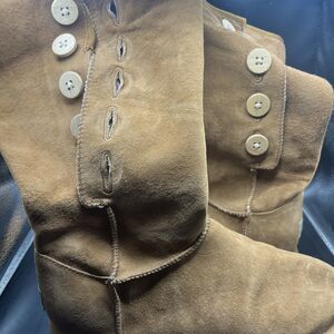 UGG AUSTRALIA Lo Pro Button‎ Fold Over Chestnut Suede Boots 7 1000154
